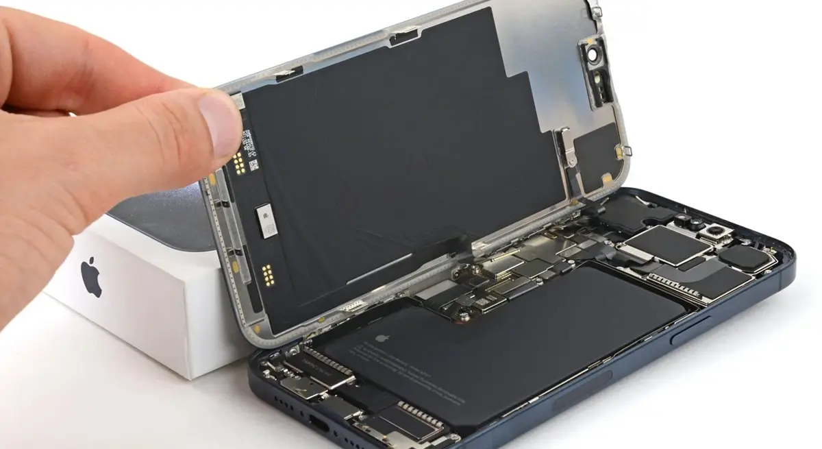 Technician diagnosing fast battery drain on a smartphone