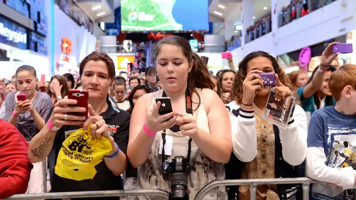 Comparison of old and new smartphones in Australia